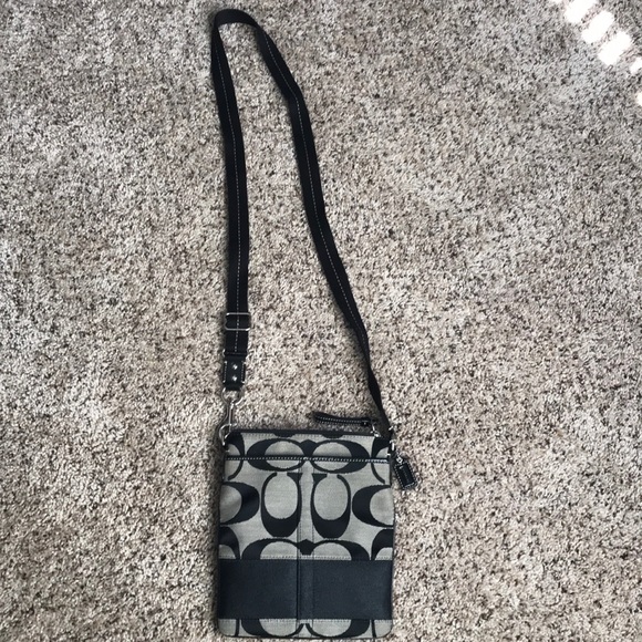 Coach Handbags - Coach crossbody purse